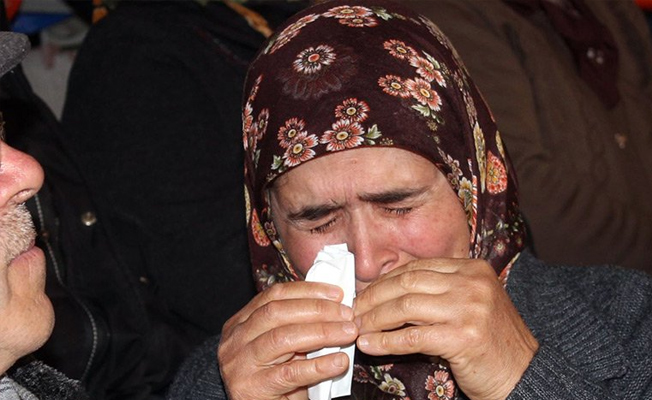 Oğluna ev çıkınca hüngür hüngür ağladı