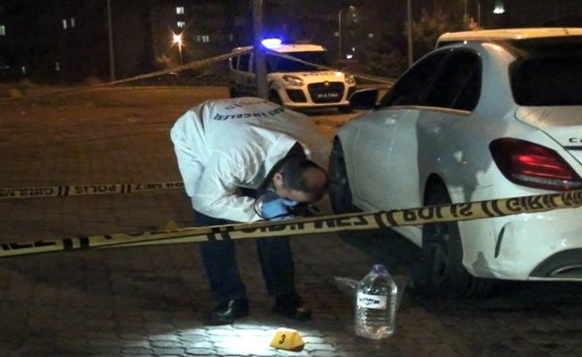 Doçente evinde silahlı saldırı