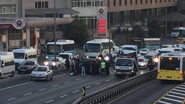 İstanbul trafiği kilitlendi: D-100’de kaza