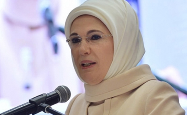 Emine Erdoğan: En büyük tehlike makamların sarhoşluğuna kapılmaktır