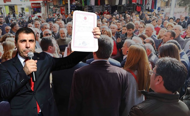 Alper'den Bayraklı'da miting gibi adaylık açıklaması