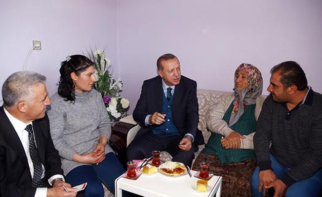 Erdoğan Kars ziyaretinde o eve tekrar gitti!