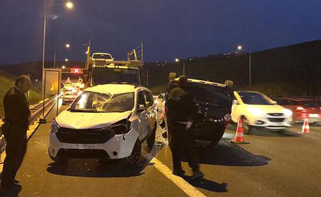 TIR'ın üzerindeki otomobiller yola düştü