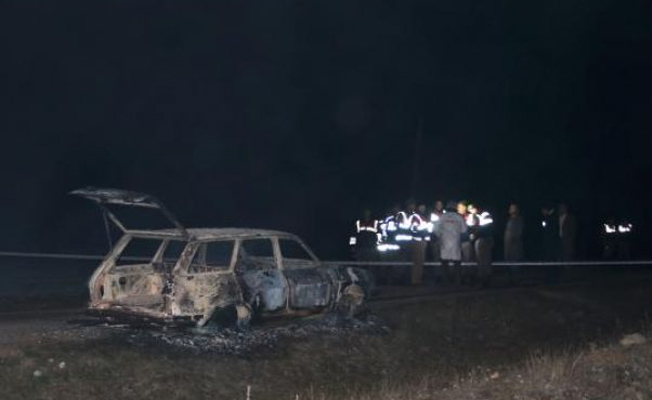 Yanmış otomobilde 2 ceset bulundu