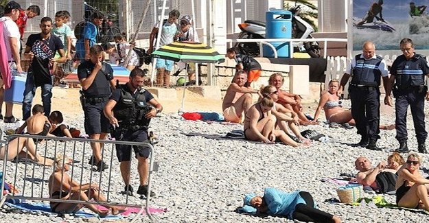 Fransa'da bir skandal daha! Polis zorla çıkarttırdı