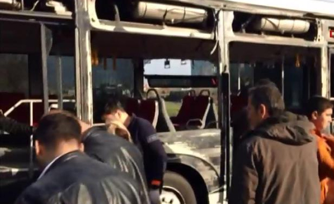 İki metrobüs çarpıştı