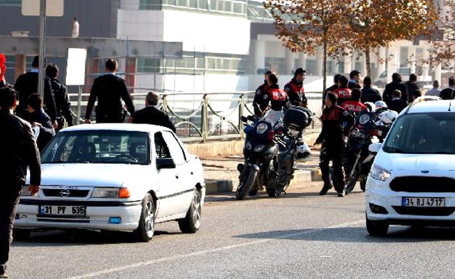 Düğün konvoyu magandaları 2 polisi yaraladı!