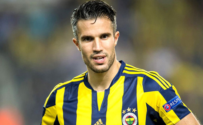 Robin van Persie Fenerbahçe taraftarını ikiye böldü