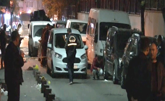 Beyoğlu'nda bir otomobilden rastgele ateş açıldı: Yaralılar var