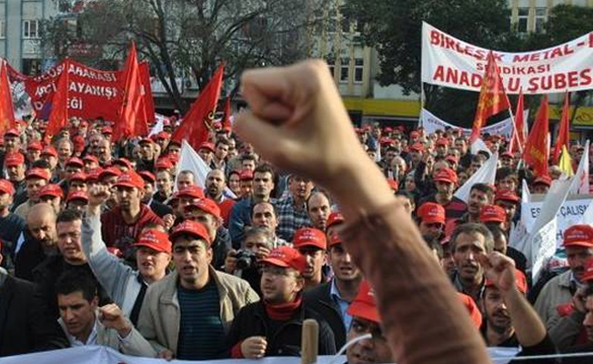 Metal işçilerinden 'fazla mesaiye kalmama' eylemi: İşçiler birleşiyor