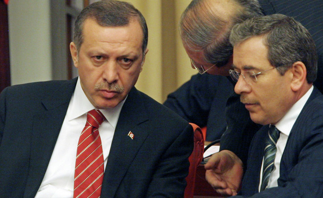 AKP kurucularından Abdüllatif Şener: Rüşvetçi bakanlar hâlâ dışarıda, biri külliyede danışman!