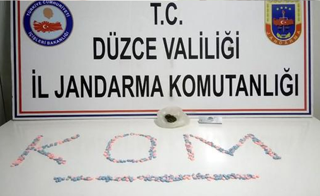 Uyuşturucu için yapılan aramada FETÖ kitapları bulundu