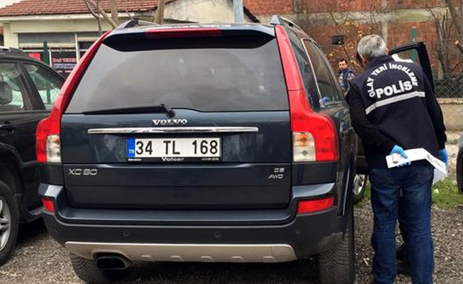 Taş atarak durdurdukları cipi soydular