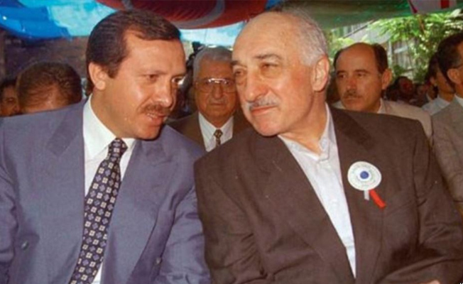 CHP'den broşür: 'AKP-FETÖ kardeşliği'
