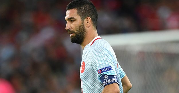 Arda Turan'dan Kemal Kılıçdaroğlu'na geçmiş olsun mesajı