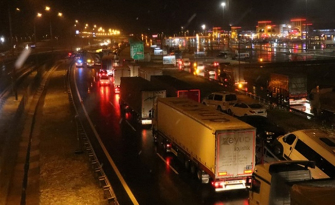 TIR'lar makas yaptı İstanbul-Ankara Otoyolu kapandı! Ulaşım D-100 karayolundan sağlanıyor