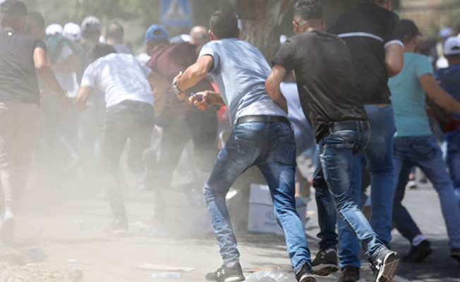 İsrail polisi Filistinliler'e saldırdı! Büyük gerginlik