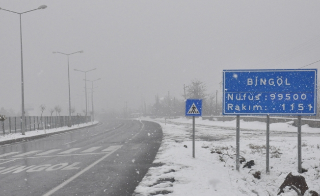 Bingöl'de kar yağışı nedeniyle 52 köy yolu ulaşıma kapandı