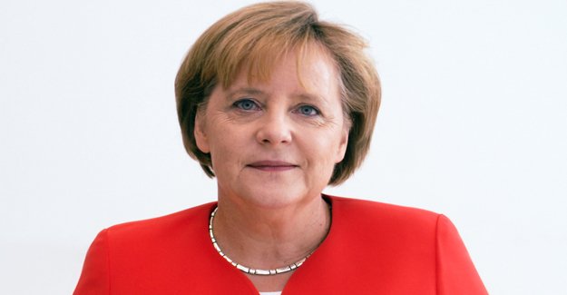 Merkel'in konvoyunda şüpheli araç
