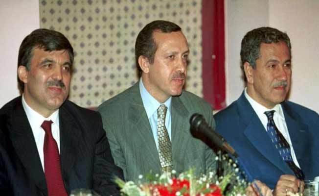 AKP 16 yıllık hikâyesini anlattı; Gül, Davutoğlu ve Arınç kaç kareye girdi?