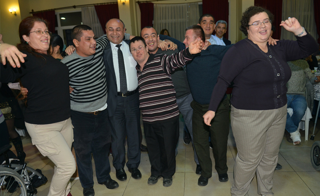 Çiğli Belediyesi engelliler ve aileleri için eğlence düzenlendi