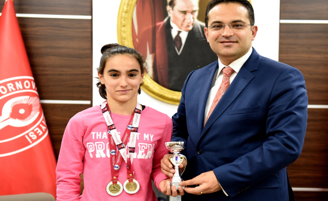 Türkiye Şampiyonu Ece Yağmur Yavuz'd Başkan Olgun Atila’ya teşekkür