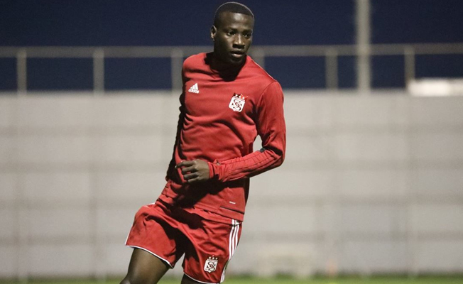 N'Dinga: Galatasaray beni istedi ama ben Beşiktaş'ı isterim!