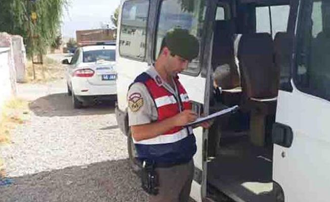 Sınırı geçmeye çalışan 194 göçmen yakalandı: 2 tutuklama