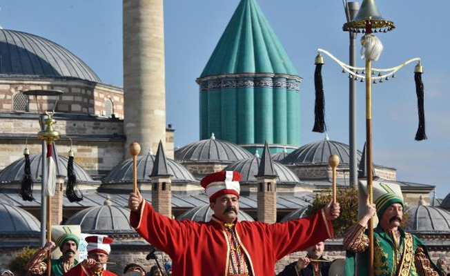 Mevlana'yı anma etkinlikleri 'Kardeşlik Yürüyüşü' ile başladı