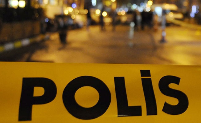 Kavga ettiği kocasını satırla yaraladı