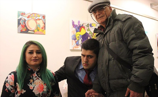 Çelik Tunç’un ressam Miro’nun tarzına benzeyen resimleri hayran bıraktı!