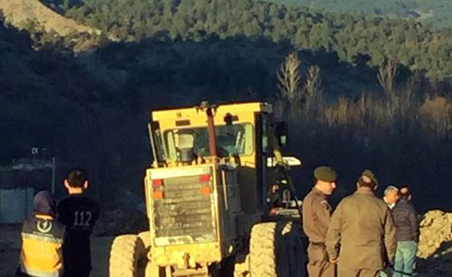 İş makinesinin altında kalan işçi öldü