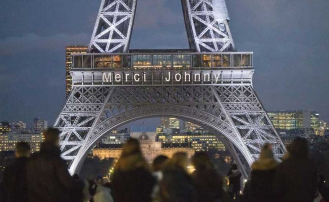 Eyfel Kulesi Johnny Hallyday'a "teşekkürler" dedi