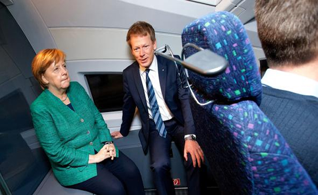 Merkel'in açılışına katıldığı tren yolda kaldı