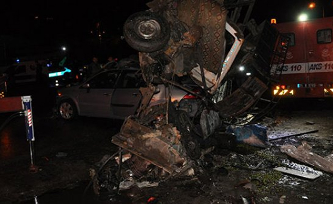 İzmir'de kaza: 1 ölü, 2 yaralı