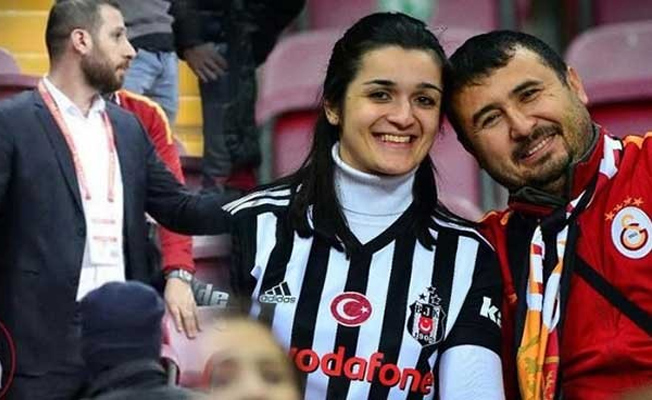 Galatasaray tribününde skandal... Beşiktaşlı kadının formasını çıkardılar