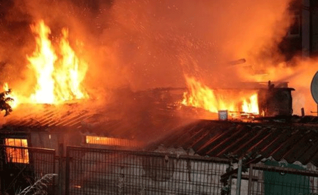 Kadıköy'de korkutan yangın