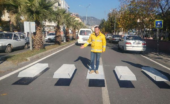Aydın'da üç boyutlu yaya geçidi görenleri şaşırttı