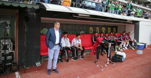 Beşiktaş kulübesine dolarlı protesto
