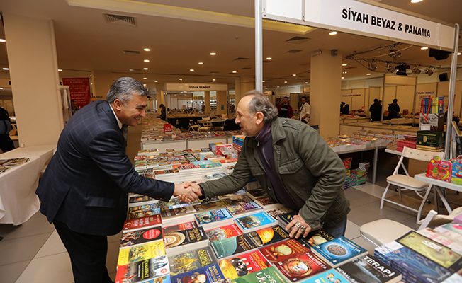 Güzelbahçe’de kitap şenliğine ilgi