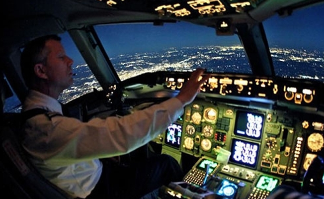 Pilot 'Kudüs' anonsu yüzünden ABD'de gözaltına alındı