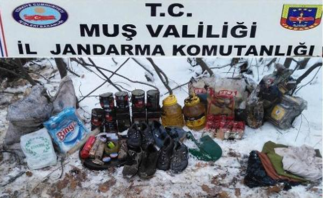 Muş'ta toprağa gömülü patlayıcı ve yaşam malzemesi bulundu