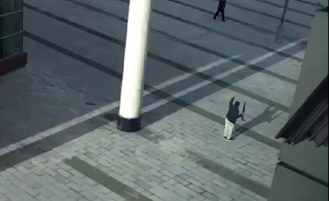 Belediye önünde pompalı tüfekle ateş açtı!