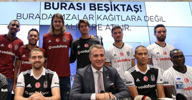Beşiktaş'ta imza şov