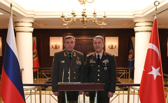 Hulusi Akar'dan sürpriz görüşme