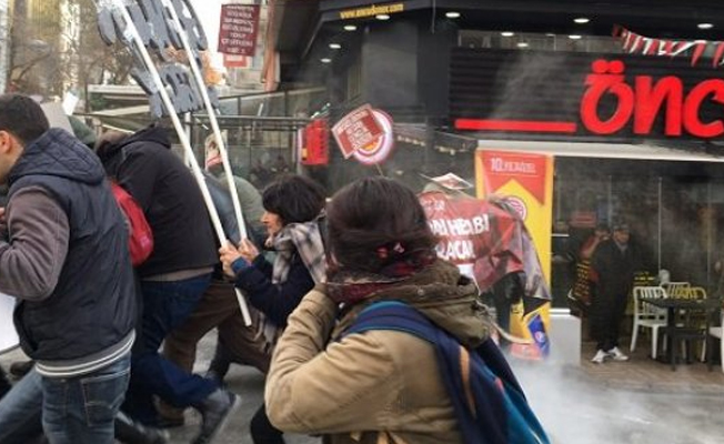 Yolsuzluk eylemine gazlı müdahale: Gözaltılar var