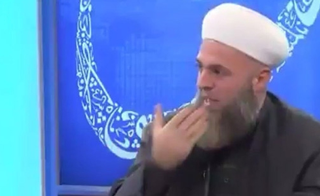 Ahmet Hakan'dan 'Sakal bırakmayan erkeği kadın zannedersin, başka düşünceye girersin' diyen gericilere damacanalı soru?