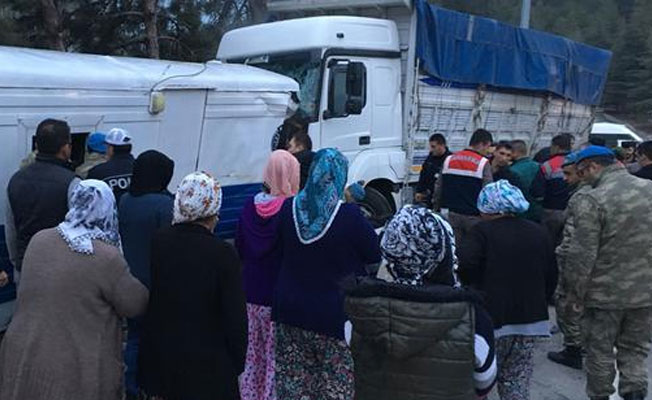 Kamyon, polis uygulama noktasına girdi