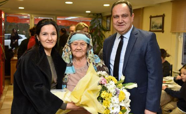 Asırlık 'Nazlı Anne'ye sürpriz doğum günü!