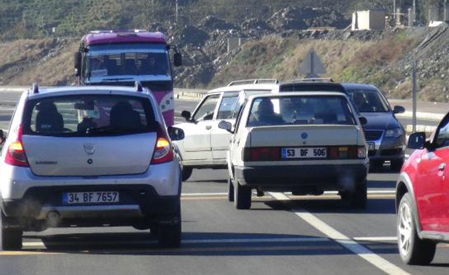 Yeni yol geçti ama köyün girişi unutuldu!